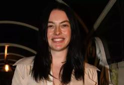 Hayranlar fotoğraf çektirebilmek için sıraya girdi! Melis Sezen aşk sorusuna böyle yanıt verdi