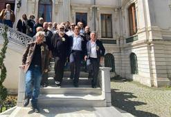 T&#252;rkiye&#39;nin d&#246;rt bir yanından geldiler! Hababam Sınıfı&#39;nın unutulmaz kadrosu 50 yıl sonra yeniden bir araya geldi