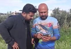 Oltasına takılan köpek balığı yavrusunu nasihat vererek denize bıraktı