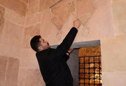 Sivas'taki tarihi yapıda anlamlı desen! 'Sırası gelen buraya defnedilsin'