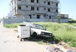 Sonunda bu da oldu! Buzdolabı, televizyon, mobilya derken otomobil de çöpe atıldı