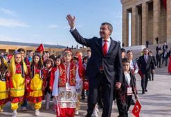 Türkiye, 23 Nisan'ı kutluyor... Bakan Tekin, öğrencilerle Anıtkabir'i ziyaret etti