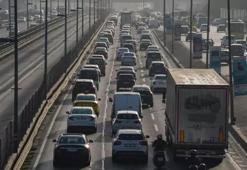 İstanbul'da 6.2'lik depremin ardından trafik kilitlendi!