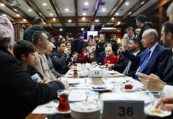 Cumhurbaşkanı Erdoğan'dan geceyi dışarda geçiren vatandaşları ziyaret