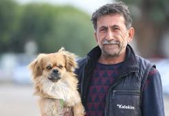 Hataylı vatandaş deprem anında uyanmasını sağlayan köpeğini yanından ayırmıyor
