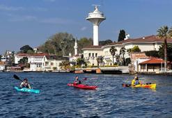 İrlanda'dan kano ile yola çıkan 3 maceraperest, İstanbul'a ulaştı: Çocuklar için kürek çektiler