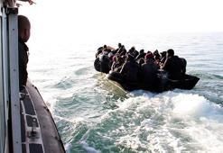 Tunus açıklarında batan mülteci teknesinde 8 kişi hayatını kaybetti
