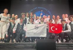 Liselilerin büyük zaferi! Roma’dan birincilik ve büyük ödülle döndüler