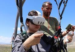 Yamaç paraşütü tutkunları, önce VR gözlükle sanal sonra gerçek uçuşla stres atıyor