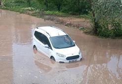 Kırıkkale'de etkili olan sağanak yağış nedeniyle dereler taştı, ev ve iş yerlerini su bastı!