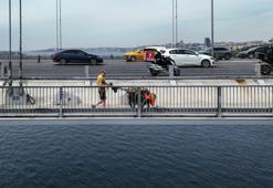 Kıtalar arası yürüyüşte tarihi an: Karl Bushby 15 Temmuz Şehitler Köprüsü’nü yürüyerek geçti