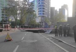 İstanbul Sarıyer'de yol çöktü! Trafiğe kapatıldı