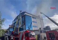 İstanbul'da 3 katlı fabrikada yangın!