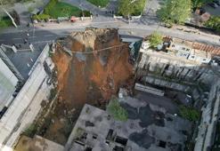 İstanbul Sarıyer'de yol çöktü! Cadde kapatıldı, kısmi heyelan iddiası