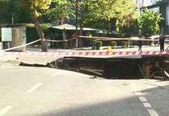 İstanbul Sarıyer'de yolun çöktüğü anlar kamerada