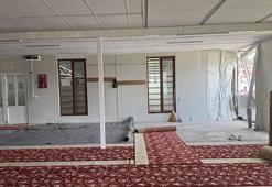 İzmit'te şok eden kaza! Otomobil Camiye böyle daldı!