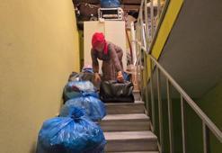 6 yıllık boşanma davasını kaybetti, çatı katında yaşamaya başladı