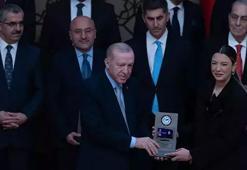 CNN Türk Yılın En İyi Televizyonu seçildi! Ödülü Demirören Medya TV Grup Başkanı Murat Yancı aldı