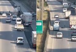 Adana'da TIR'dan düşen lastik kaplaması trafiği felç etti