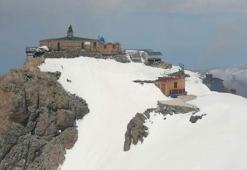 Trabzon'da 4 metrelik karla zorlu mücadele! Belediye ekipleri harekete geçti