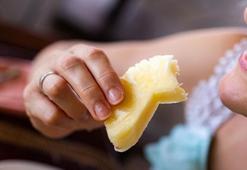 Vücudu koruyor, bağışıklık sistemini destekliyor, doku büyümesi ve onarımını sağlıyor! Sevilen meyvenin faydaları saymakla bitmiyor