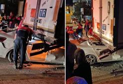 Mersin'de feci kaza! Otomobil TIR'ın altına girdi: 2 can kaybı