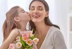 Annelere, anne yarısı sevdiklerimize anneler günü mesajları! 2025 En güzel resimli duygusal anneler günü sözleri