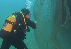 Deniz canlıları için ölüm tuzağı: Karaburun açıklarında 1,5 ton "hayalet ağ" çıkarıldı