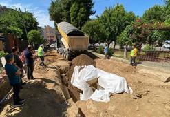 Aydın'da yol yenileme çalışmasında bulunan tarihi mezarların üzeri kapatıldı!