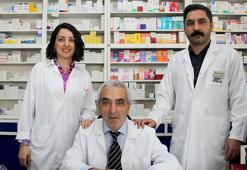 Babalarından gördüler! Eczane raflarında büyüdüler, iki kardeş yan yana eczacılık yapıyorlar