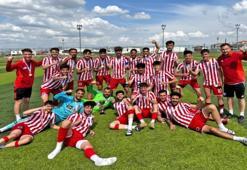 Süper Lig'e yükseldi! 12 takımı geride bırakıp şampiyon oldular