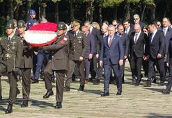 Bakan Osman Aşkın Bak, sporcu ve gençlerle Anıtkabir’i ziyaret etti