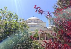 Van’da yarım asırlık Hazreti Ömer Camii’nde son cuma namazı kılındı