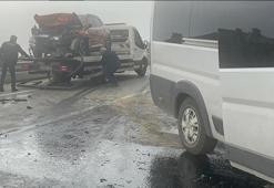 Bursa'da korkunç kaza! Servis minibüsü ile otomobil çarpıştı: 2’si ağır, 12 yaralı