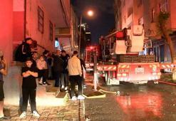 Küçükçekmece'de 7 katlı binanın çatısı alev alev yandı