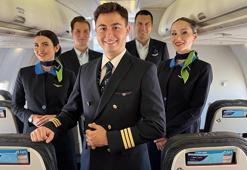 24 yaşındaki pilot: Önce uçak sonra otomobil kullandım, biz Türk gençleri olarak 19 Mayıs ruhuyla göklerdeyiz