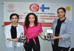 Adana'da okul bahçesinde icat ettiler! Gübreleme yapan robot geliştirip Finlandiya'da eğitime başlandı