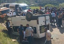 Hakkari'de öğrenci servisi takla attı: 14 yaralı var