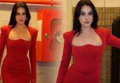 Kırmızı elbisesiyle sosyal medyayı salladı: Esra Bilgiç'ten yeni pozlar