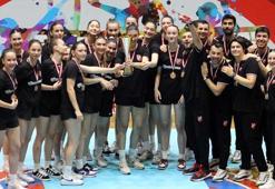 İzmir'de büyük başarı! Karşıyaka'nın kızları Türkiye üçüncüsü