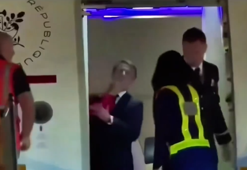 Fransa Cumhurbaşkanı Macron, eşinden tokat mı yedi? Dünya bu görüntüleri konuşuyor