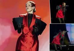 Derya Uluğ'a Şanlıurfa konserinde şok anları! Kafasına su şişesi fırlattılar