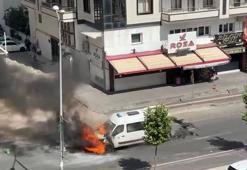 Diyarbakır'da yolcu minibüsü alev alev yandı!