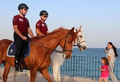Antalya'da atlı polis timleri görevde! Turistlerden yoğun ilgi var