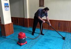 Sadece hutbeye çıkmadı, eline süpürge de aldı! Safranbolu'ya atanan imam caminin çehresini değiştirdi