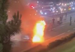 İstanbul Kağıthane’de korku dolu anlar! kaza yapan otomobil alev alev yandı patlamalar oldu