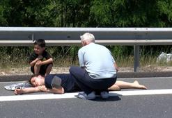 Kuzey Marmara Otoyolu'nda acı tablo! Trafik kazasında annesi yaralanan çocuk ağlayarak ambulansı bekledi