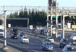 İstanbullular yola çıktı,  TEM Otoyolu'nda trafik oluştu