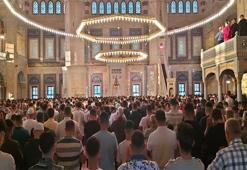 Adanalılar bayram namazı için saf tuttu