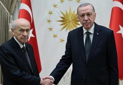Cumhurbaşkanı Erdoğan, MHP Genel Başkanı Devlet Bahçeli'nin bayramını kutladı